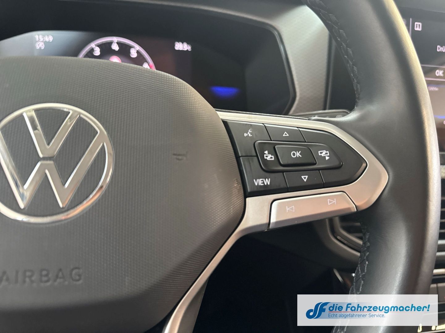 Fahrzeugabbildung Volkswagen T-Cross 1.0 TSI 85 kW Life Digitales Cockpit LED
