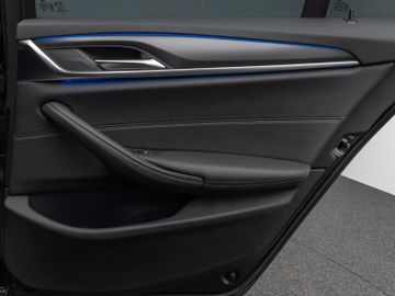 Fahrzeugabbildung BMW 520d M Sport Kamera DAB HiFi Stop&Go Komfort