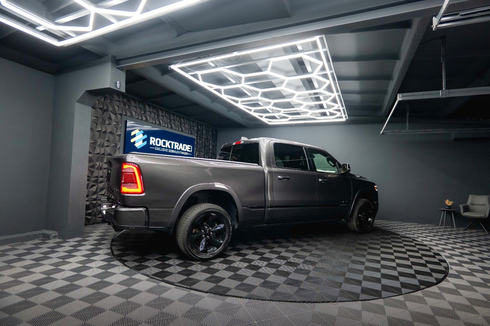 Fahrzeugabbildung Dodge RAM 5.7 V8 HEMI 4x4 LIMITED Night LongBed *ACC*