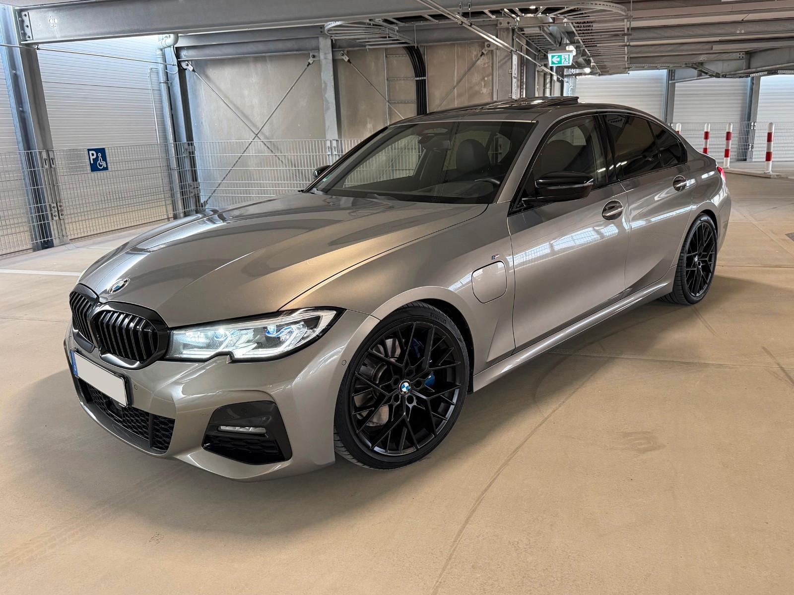 BMW 330e M Sport | Individual | 19" | Laser | HUD