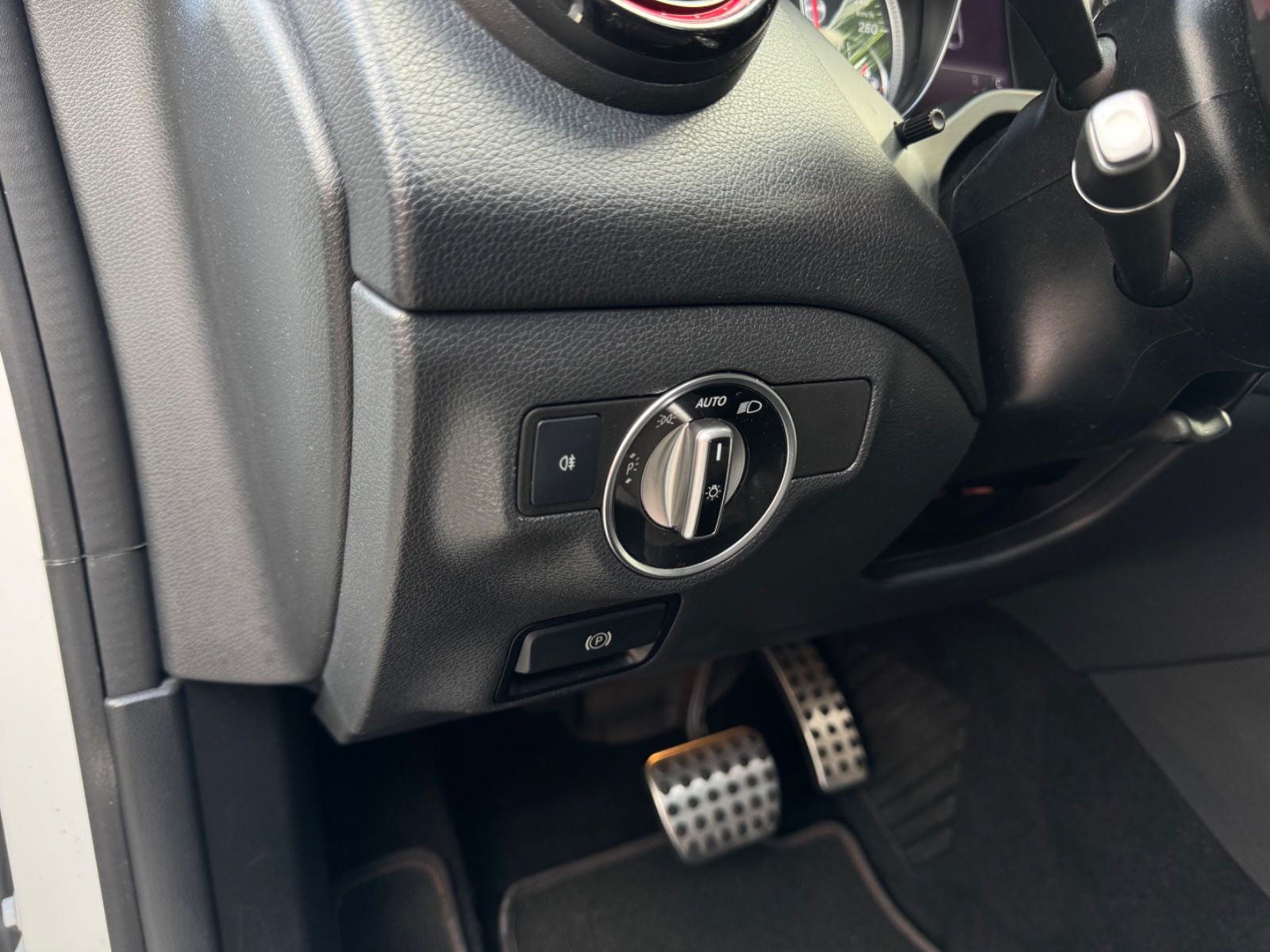 Fahrzeugabbildung Mercedes-Benz CLA 250 4Matic Sport AMG-Line Vollausstattung