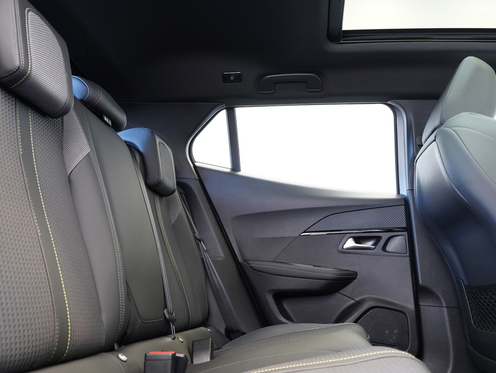 Fahrzeugabbildung Peugeot 2008 e- GT 11KW/LED/NAVI/360°/PANORAMA/SOH