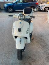 Piaggio Vespa 300 GTS - PIAGGIO ROLLER 300
