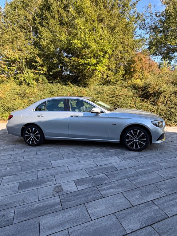 Image of Mercedes-Benz E 300