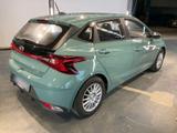 Hyundai i20 Pure - Hyundai i20: Grün