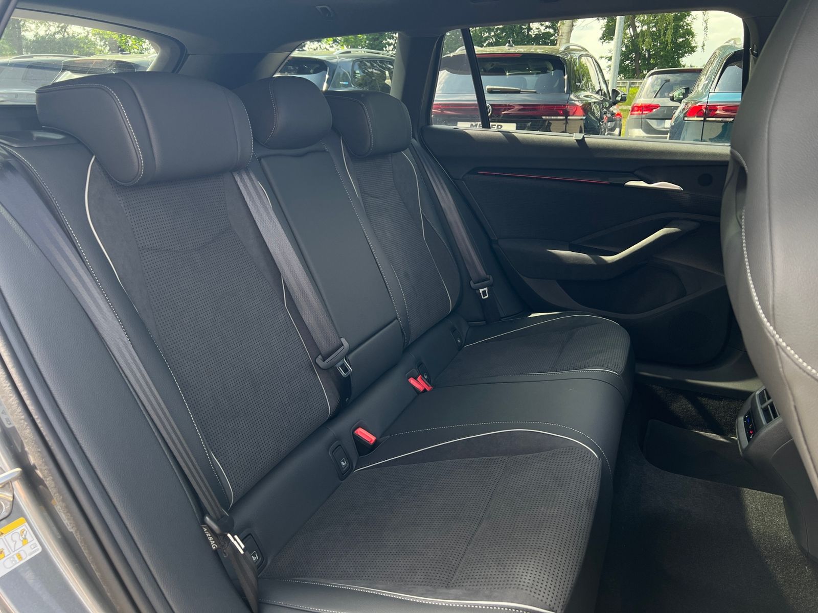 Fahrzeugabbildung SKODA Superb Combi  Sportline 1.5 TSI IV DSG *AHK,Navi