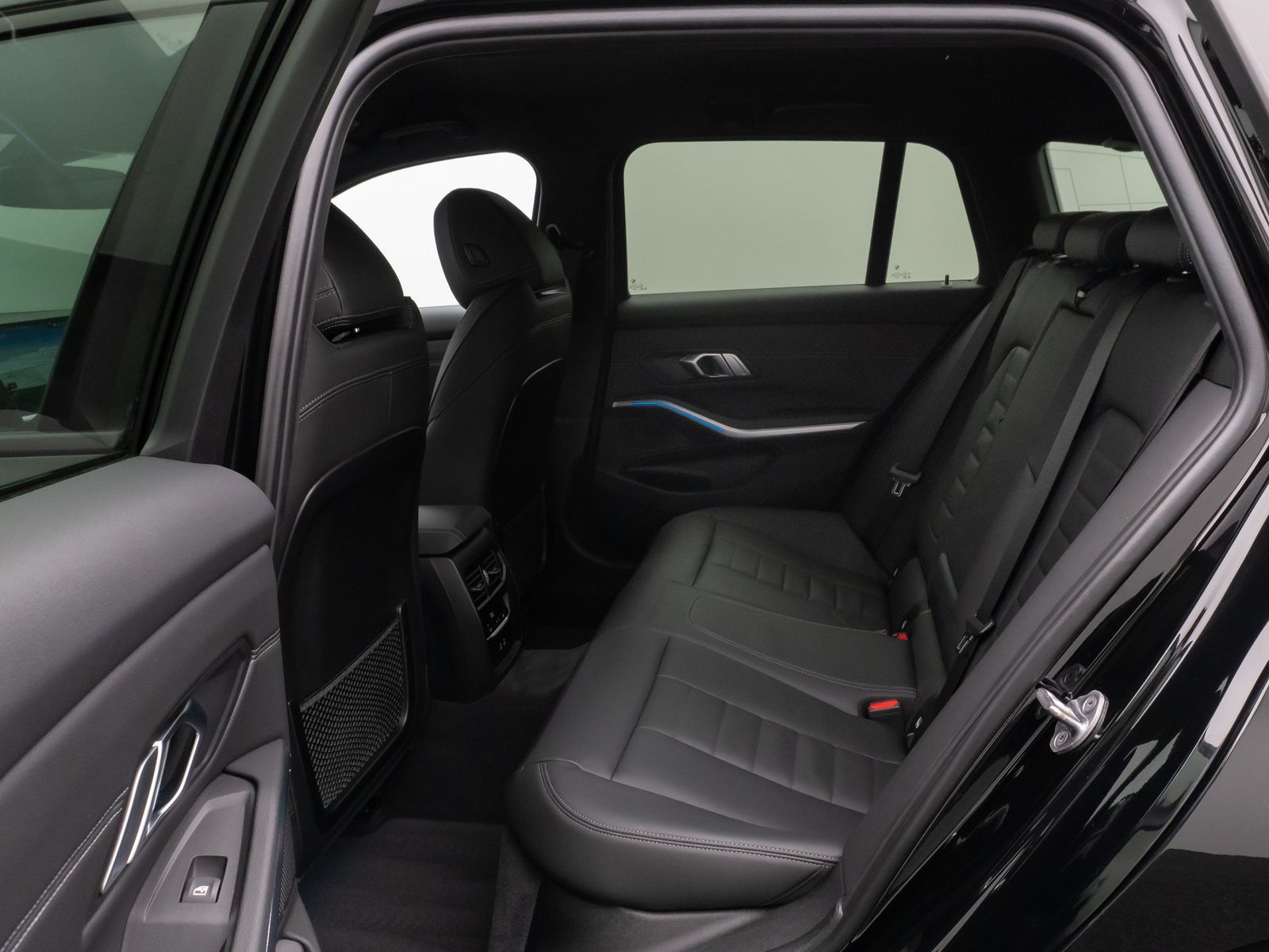 Fahrzeugabbildung BMW 330d Kamera DAB HiFi Leder Sport AdaptLED 18Zoll