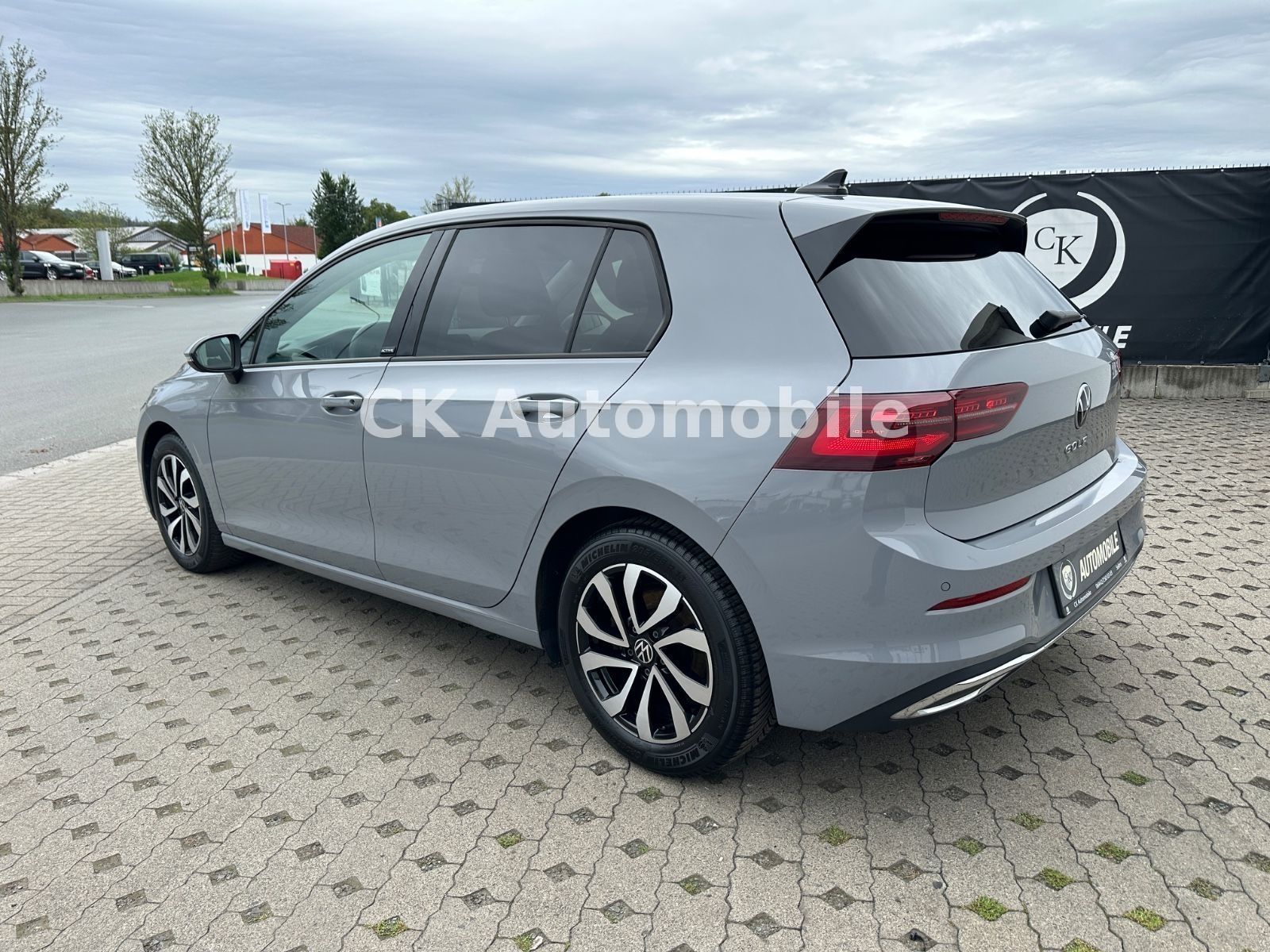 Fahrzeugabbildung Volkswagen Golf VIII Lim. Active 1.5 TSI/Navi/LED/ACC/PDC