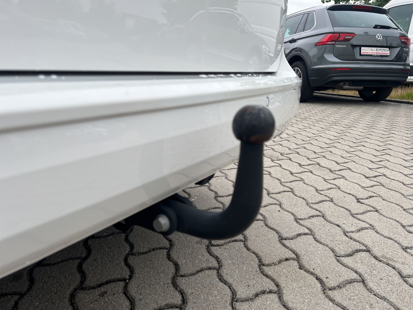 Fahrzeugabbildung Volkswagen Caddy Maxi TDI Life Standhzg. LED AHK Navi GRA P