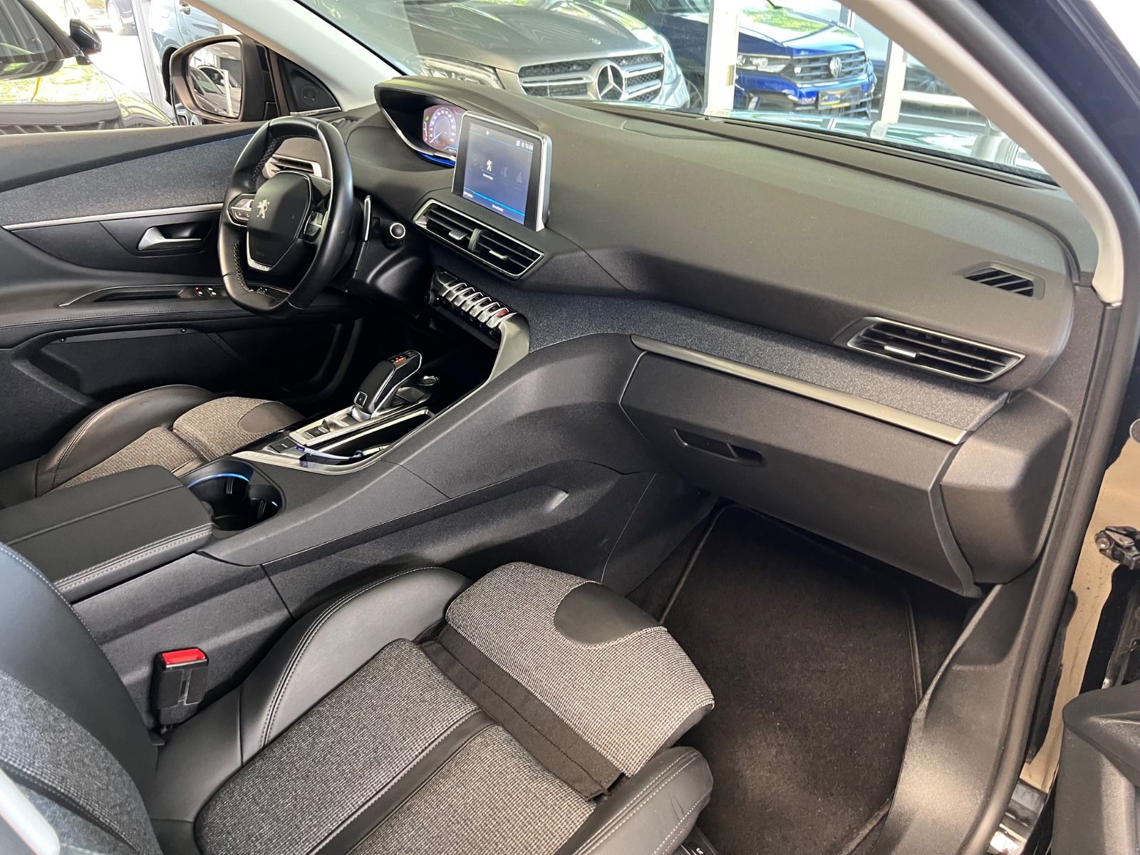 Fahrzeugabbildung Peugeot 3008 Allure