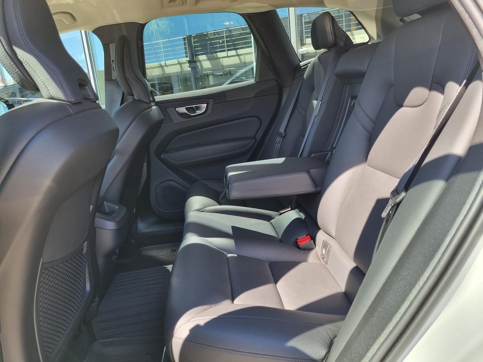 Fahrzeugabbildung Volvo XC60 B5 AWD Plus Dark 'ACC, AHK, CTA, BLIS'