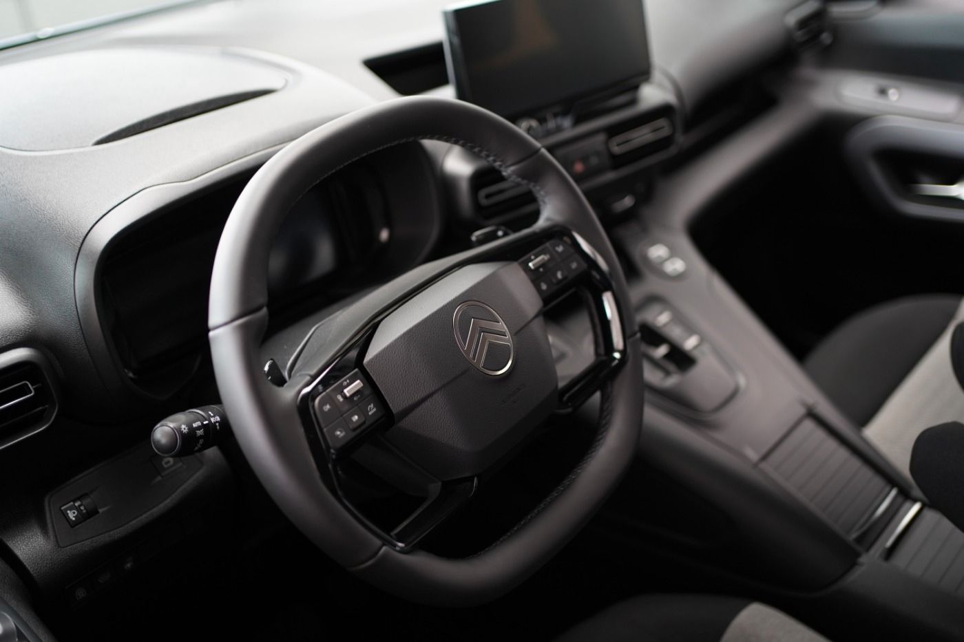 Fahrzeugabbildung Citroën Berlingo XL BlueHDi 130 EAT8 Max 7 Sitzer