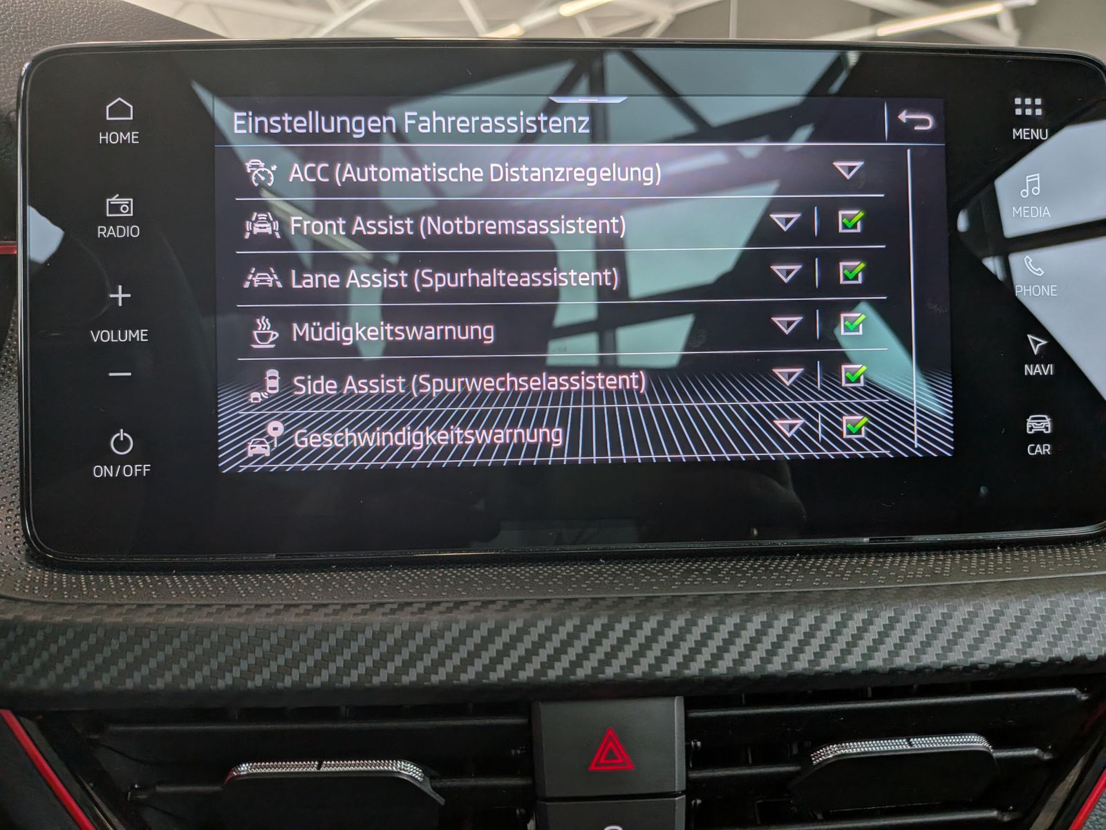 Fahrzeugabbildung SKODA Kamiq 1.5 TSI DSG Monte Carlo Pano Matrix 5J.GAR