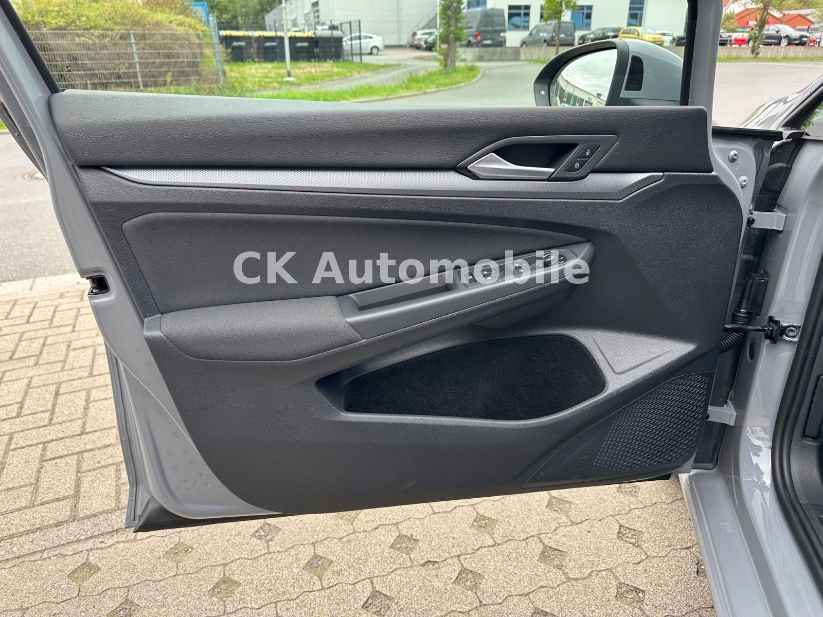 Fahrzeugabbildung Volkswagen Golf VIII Lim. Active 1.5 TSI/Navi/LED/ACC/PDC