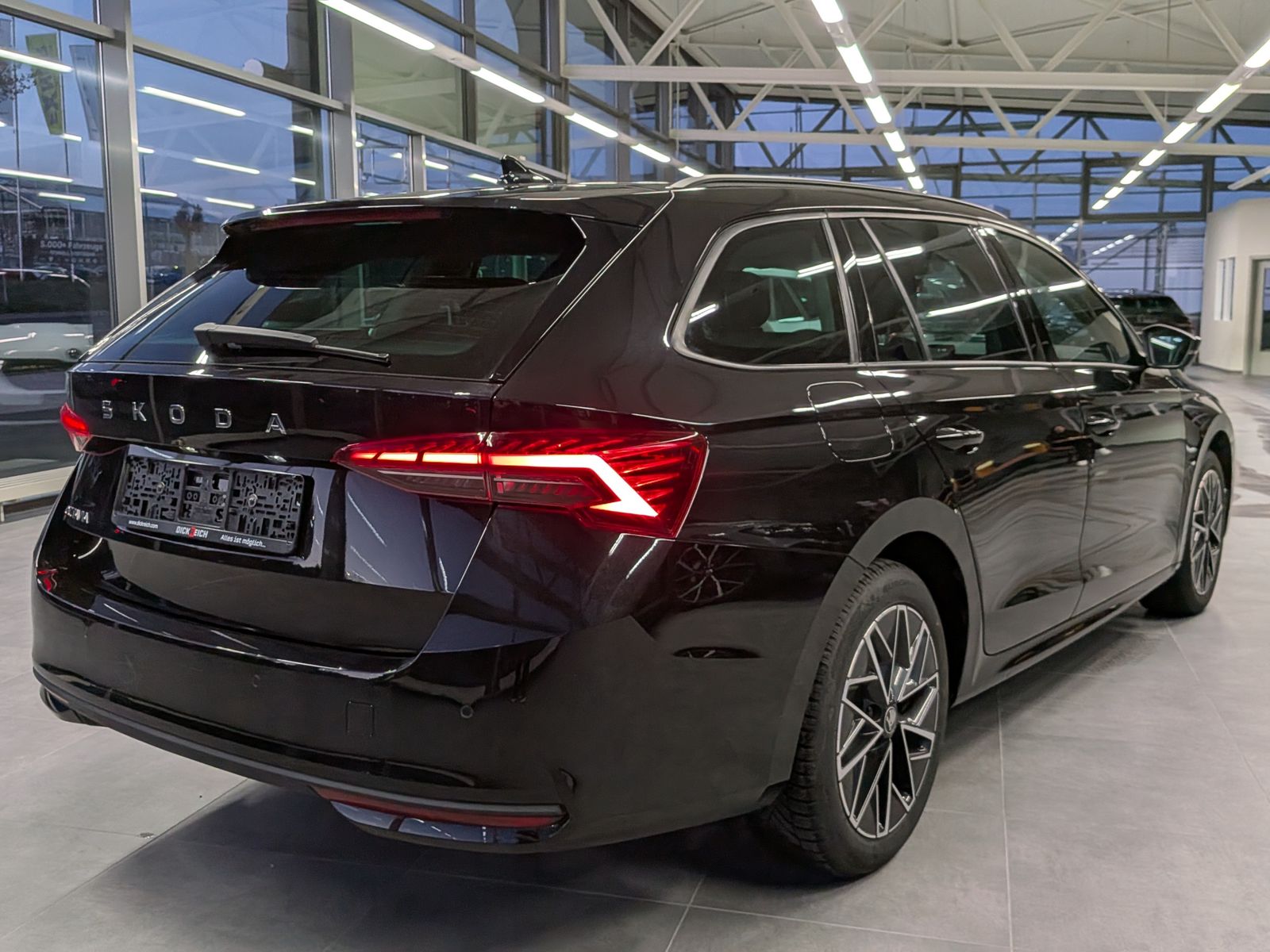 Fahrzeugabbildung SKODA Octavia 1.5 TSI mHEV DSG ACC Style-Paket AHK 17"