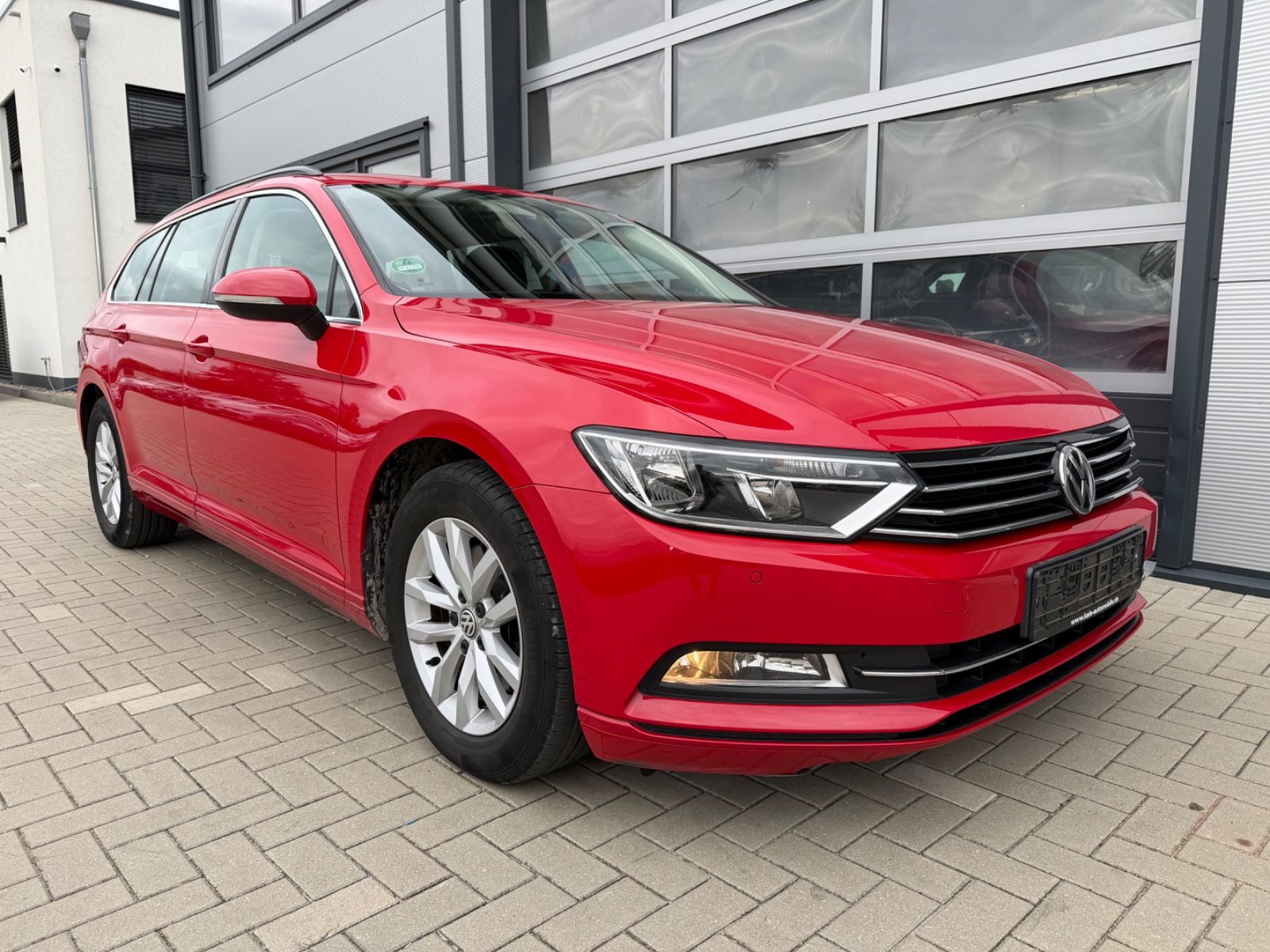 Volkswagen Passat Variant 2019, 1.6D dīzelis, Automāts, Universāls, Sarkans — Latvijā