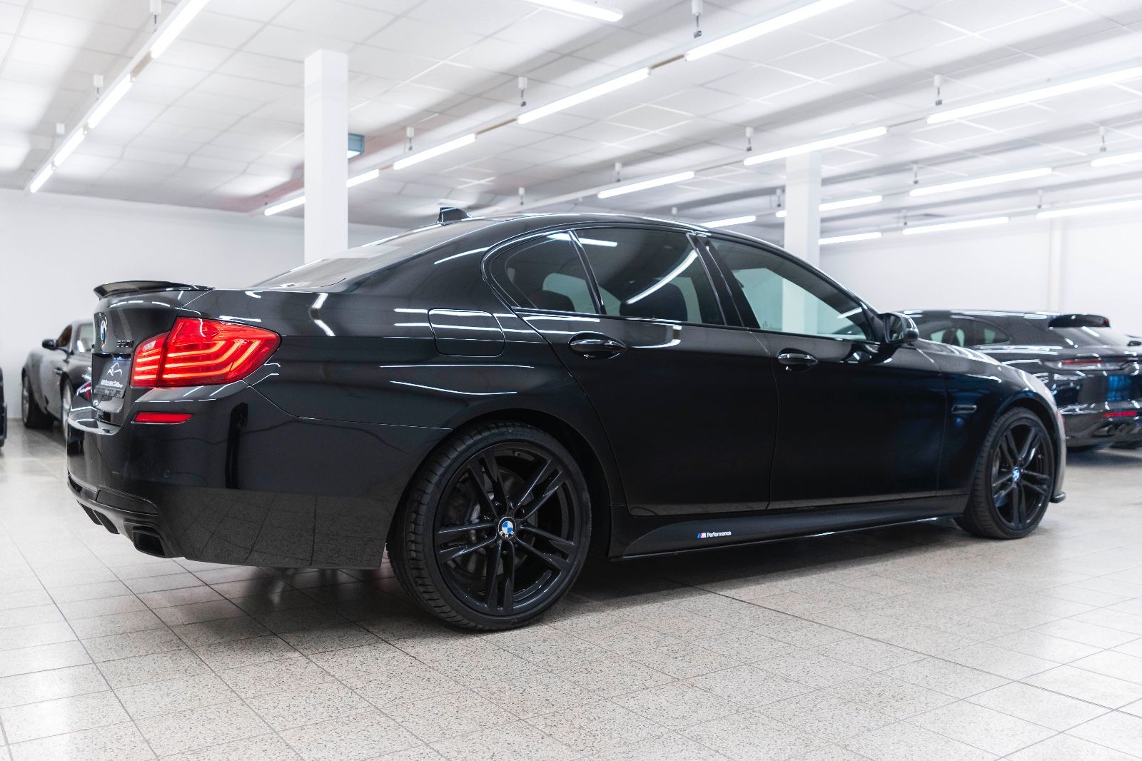 Fahrzeugabbildung BMW 550I Xdrive M-Performance HUD LED KAM NAV H&K