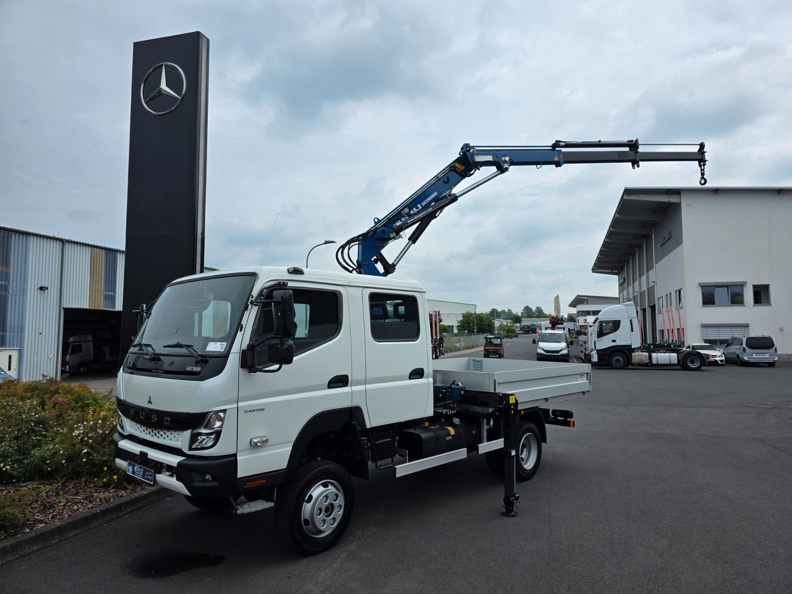 Fahrzeugabbildung Mitsubishi Fuso Canter 6C18D DoKa 4x4 Kran Atlas 65.2 - A2