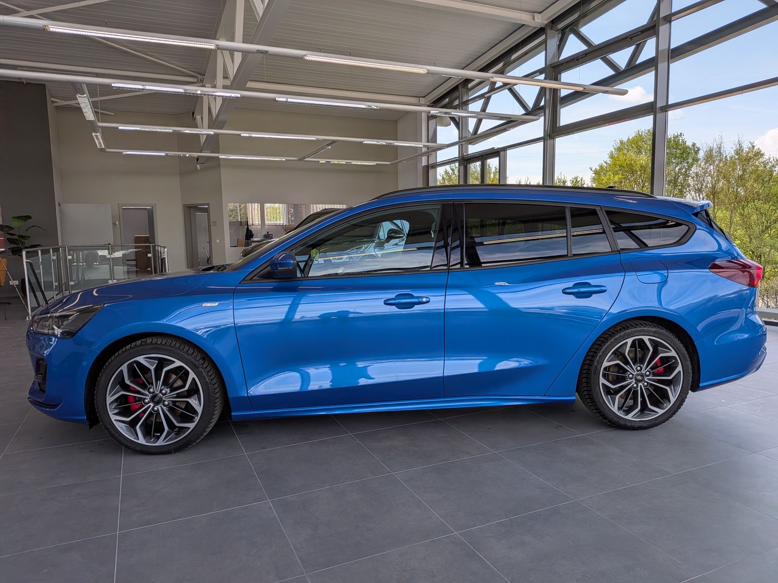 Fahrzeugabbildung Ford Focus ST-Line X Styling Matrix B&amp;O Pano 18"