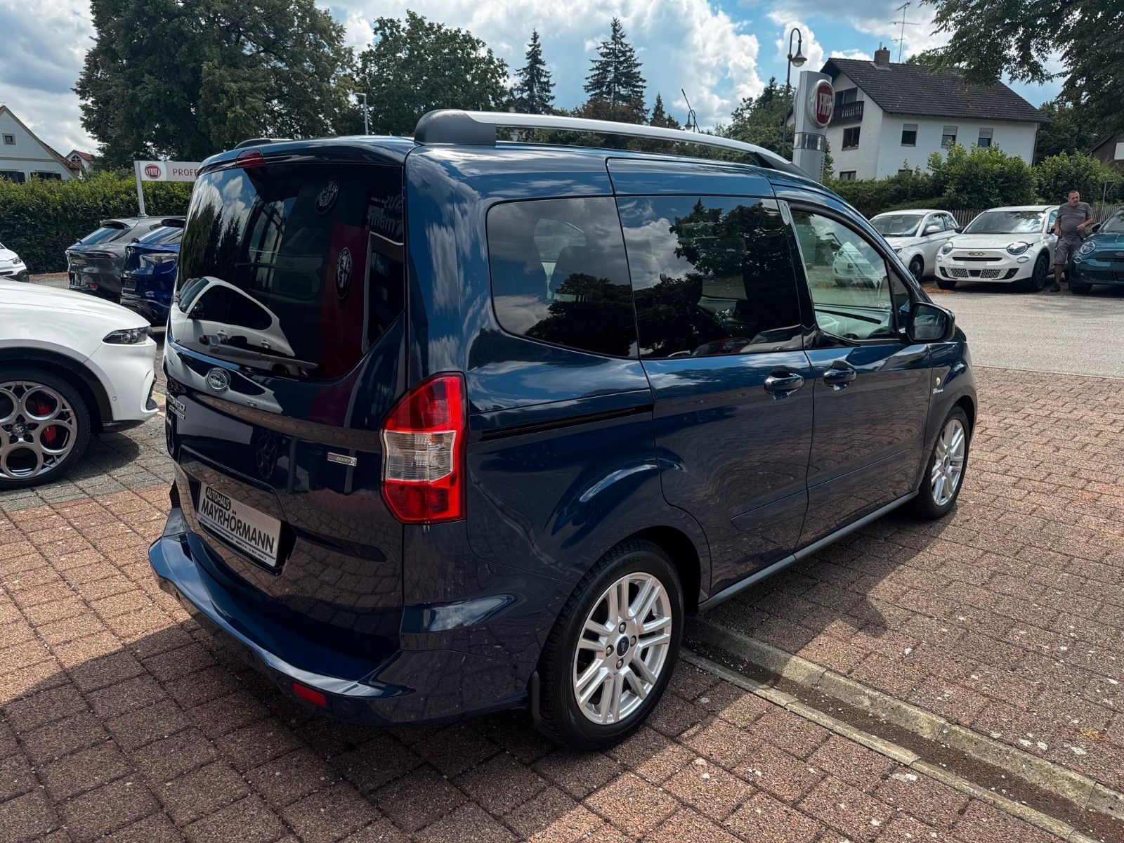 Fahrzeugabbildung Ford Tourneo Courier Titanium Sitzheizung Klima
