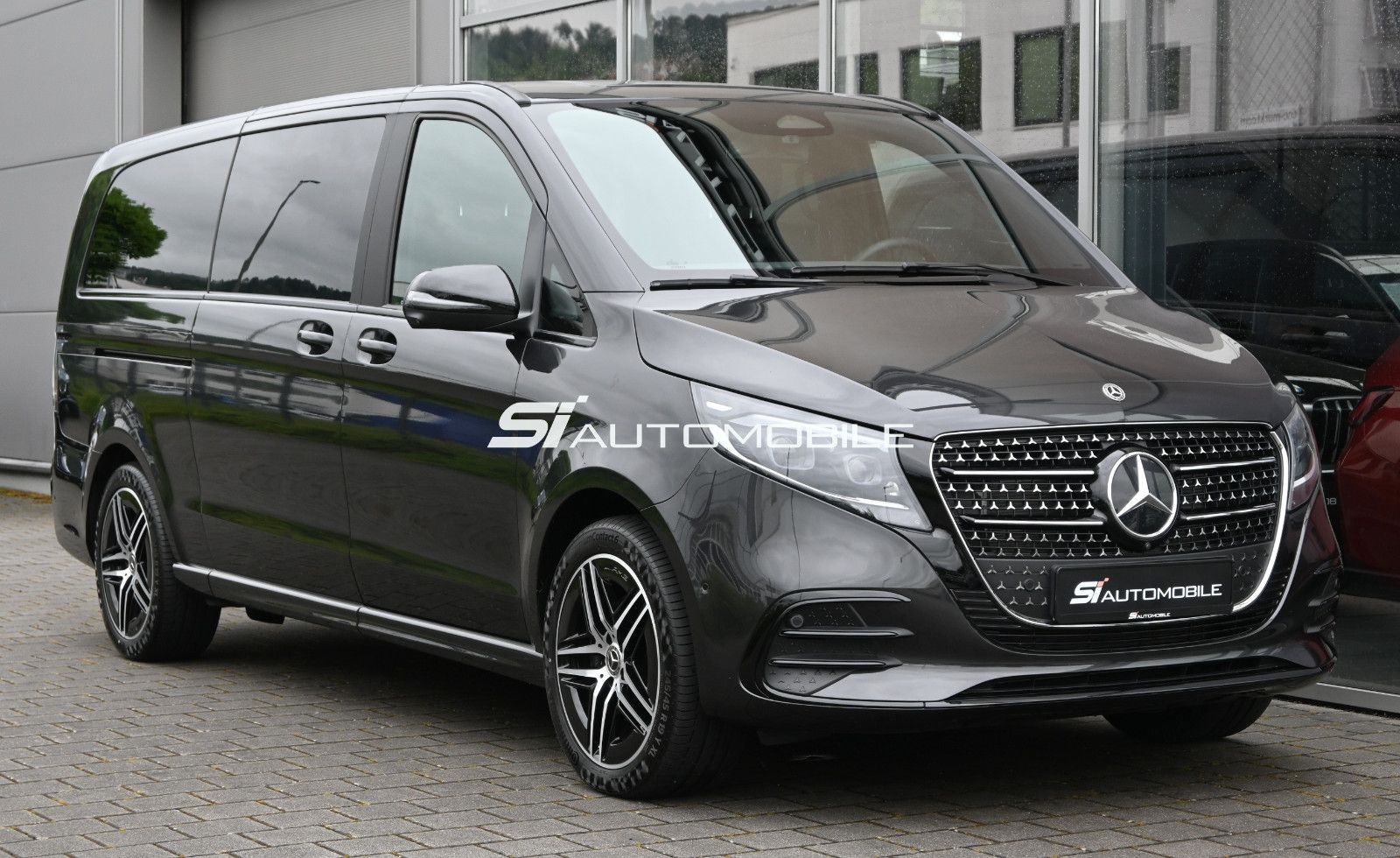 Fahrzeugabbildung Mercedes-Benz V 300 d 4Mat. Extralang AMG Line °AIRMATIC°STHZ°