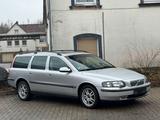 Volvo VOLVO V70 2,4 170PS BENZINER -AUTOMATIK- - gebrauchte Volvo V70 aus dem Jahr 2001