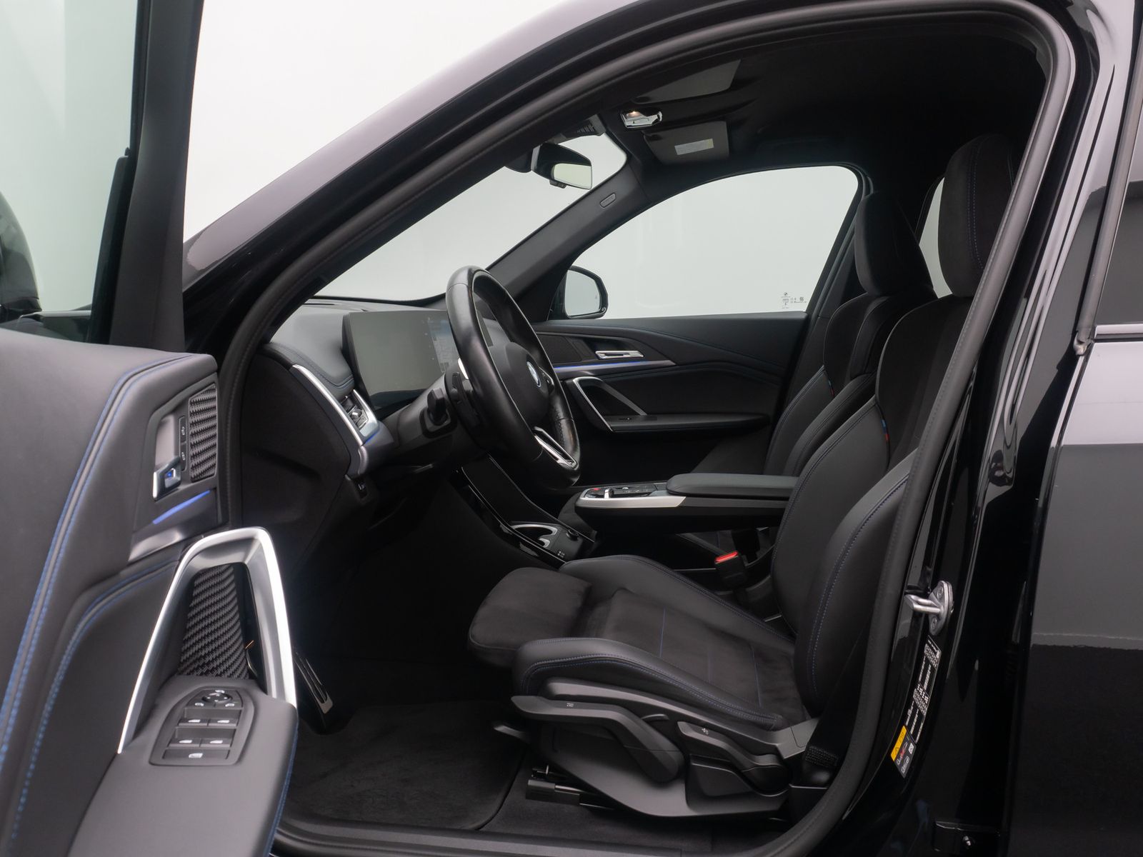 Fahrzeugabbildung BMW iX1 xD30 M Sport DriveAs Kamera DAB Komfort 18"