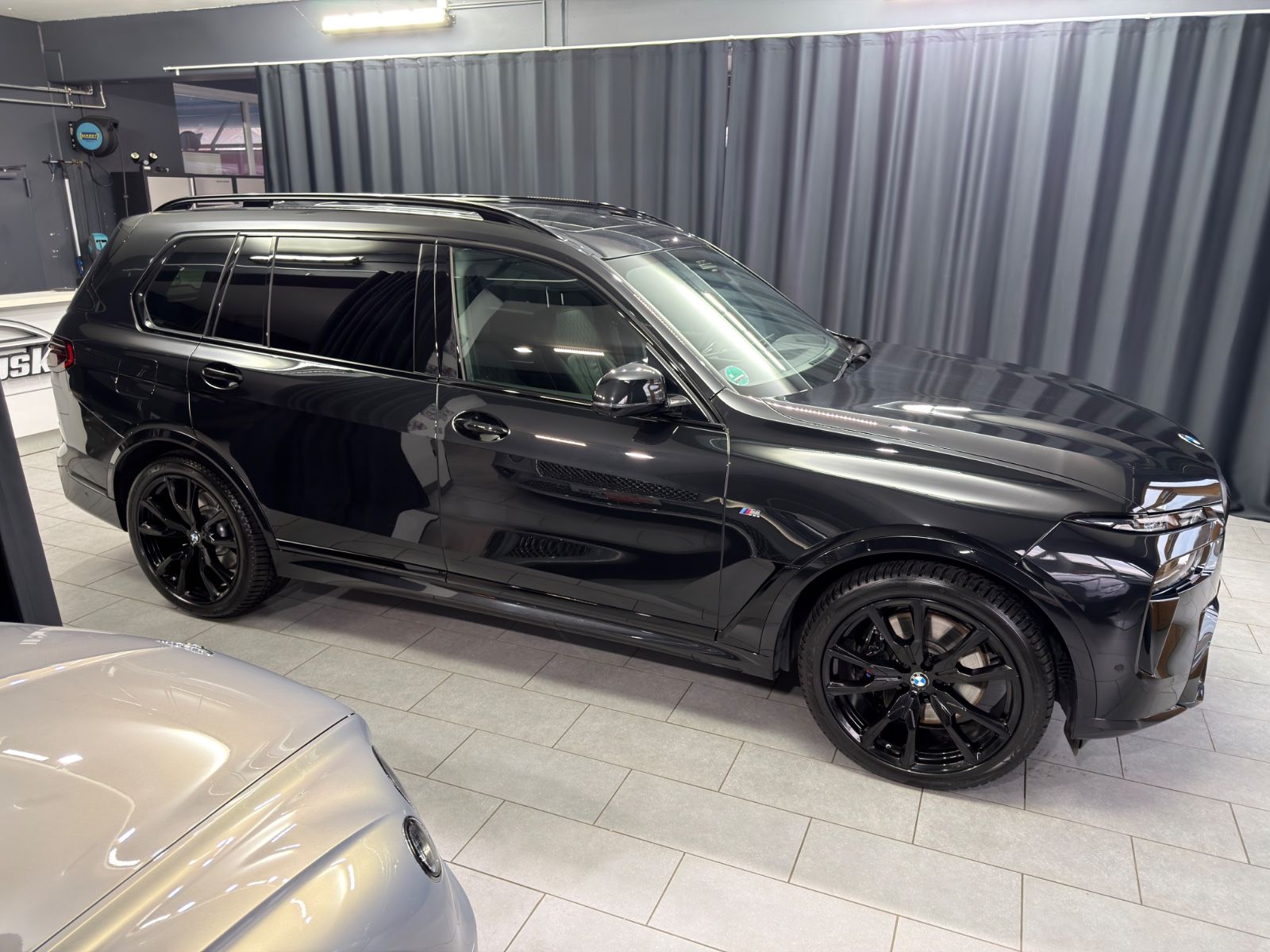 Fahrzeugabbildung BMW X7 xDrive 40d M SPORT PRO|LUFT|PANO|7-SITZER|AHK