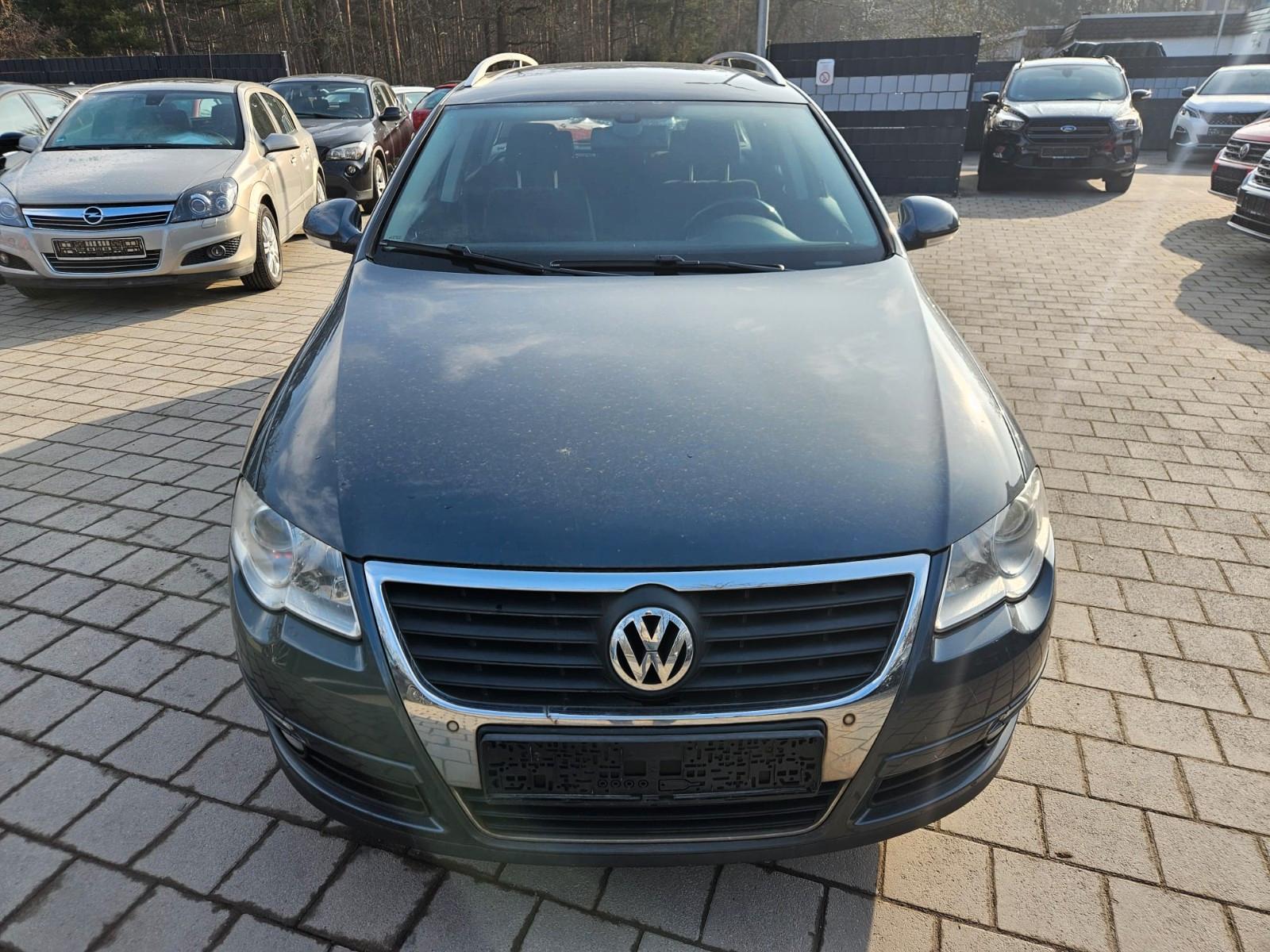 Volkswagen Passat 2009 — interior