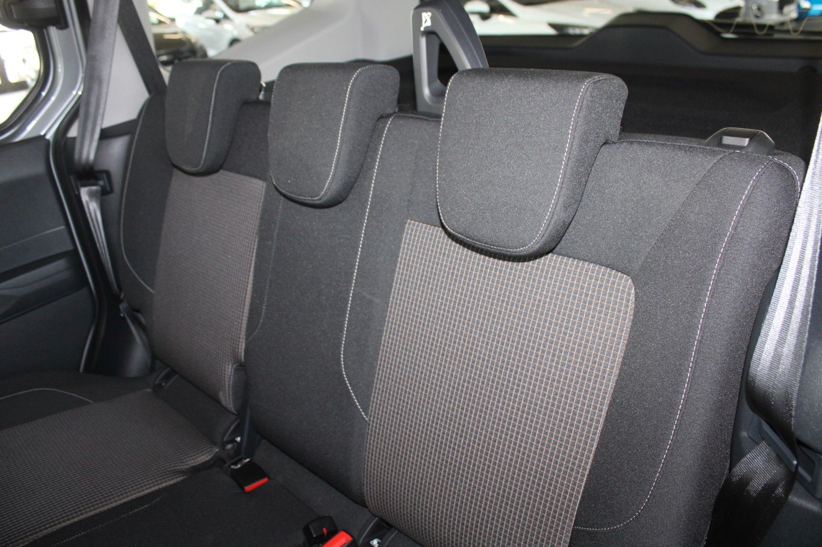 Fahrzeugabbildung Ford Tourneo Courier TREND Kamera PDC WinterPaket2