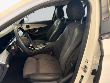 Mercedes E 200 - 12