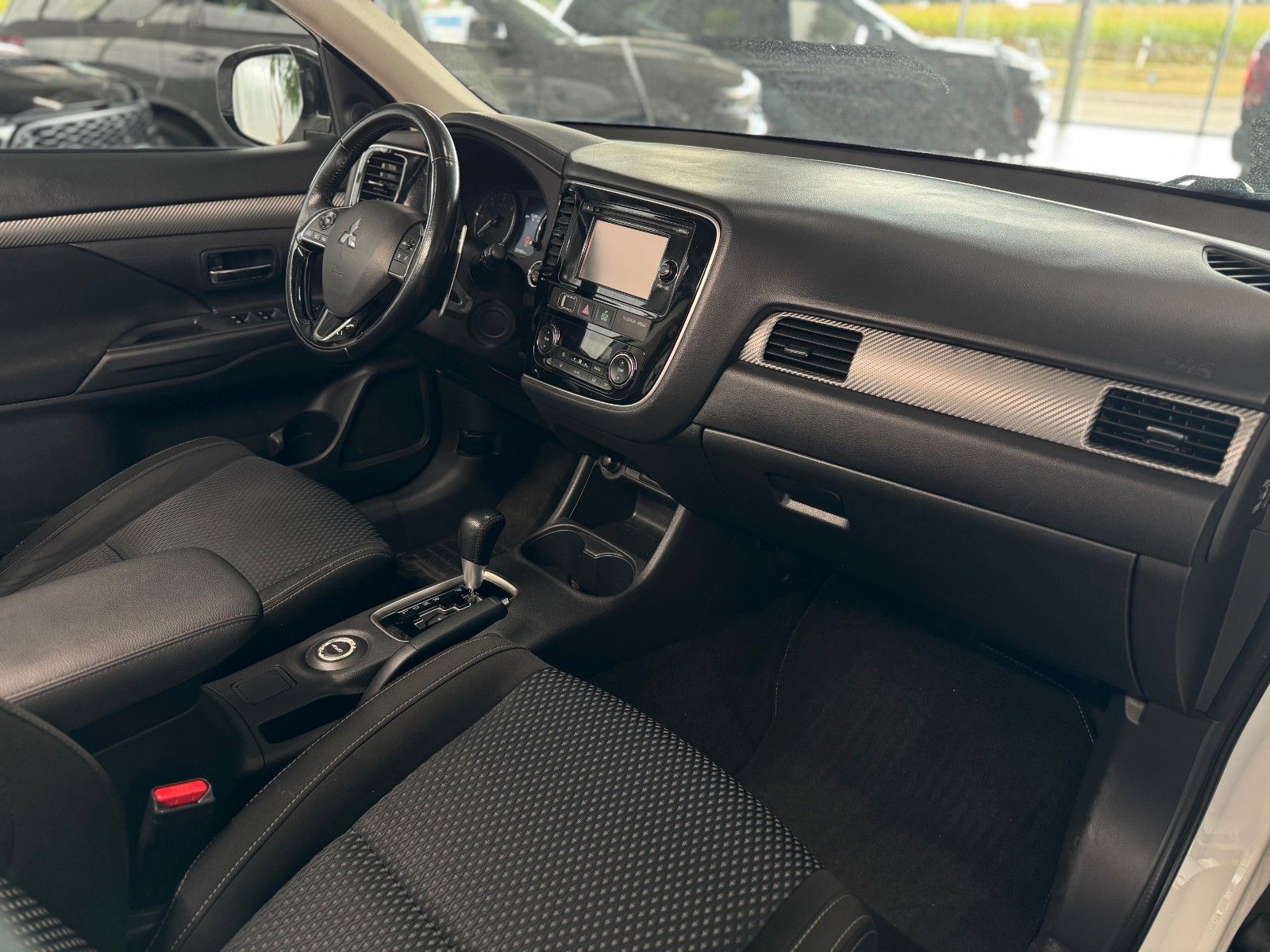 Fahrzeugabbildung Mitsubishi Outlander 2.2 DI-D Plus 4WD  NUR HÄNDLER/GEWERBE