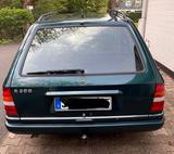 Mercedes-Benz E 200 T-Modell - Mercedes-Benz E 200: Grün