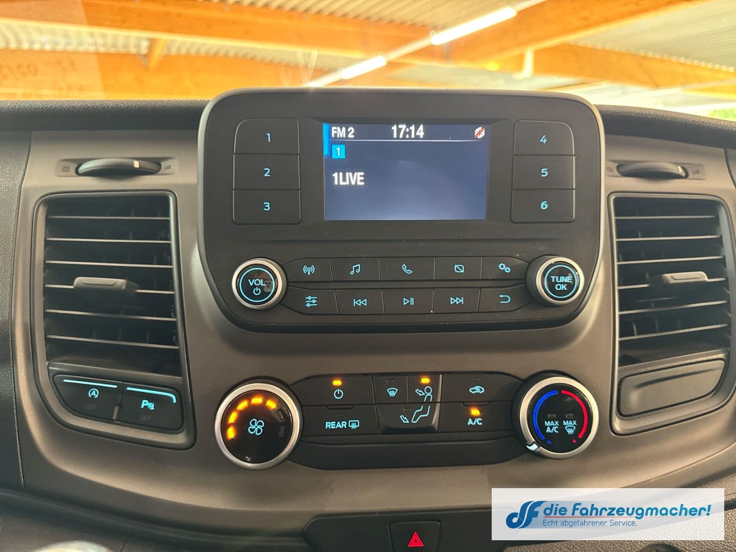 Fahrzeugabbildung Ford Transit Custom 320 L1 Trend 2.0 TDCi 9-sitzer *K
