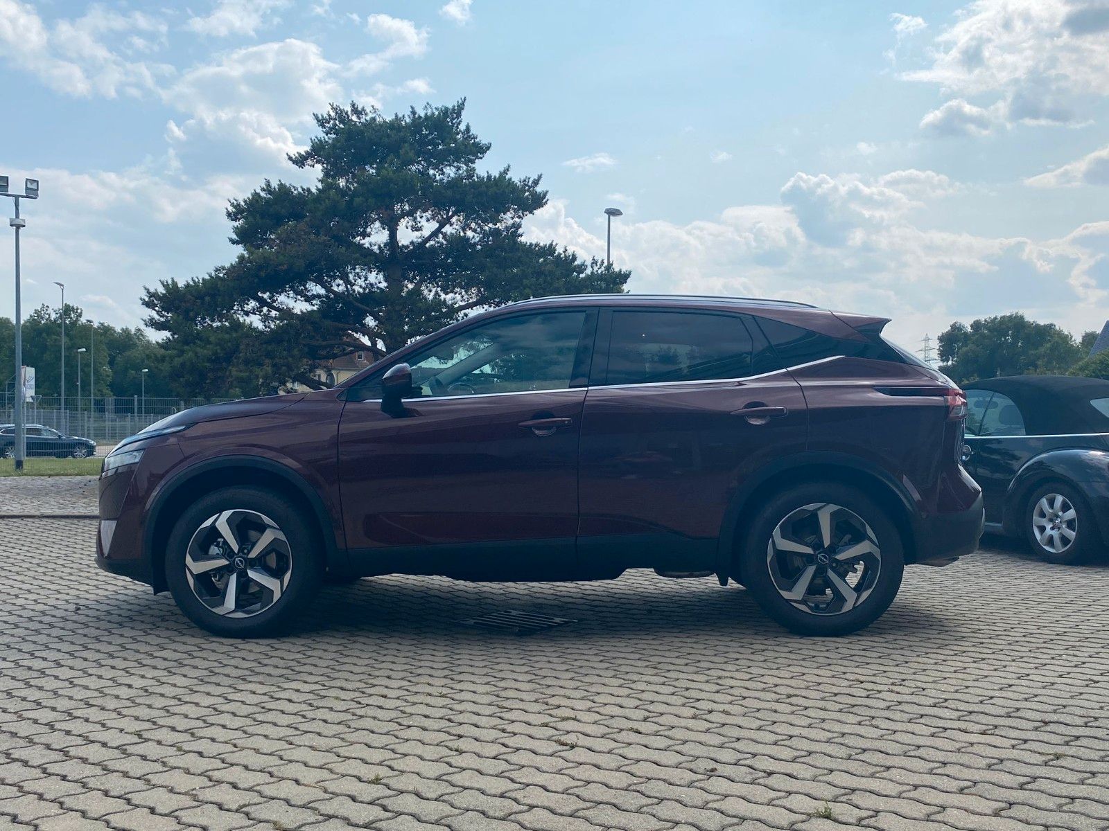 Fahrzeugabbildung Nissan Qashqai 1.3 DIG-T AT N-Connecta WINTER-P.+PANO