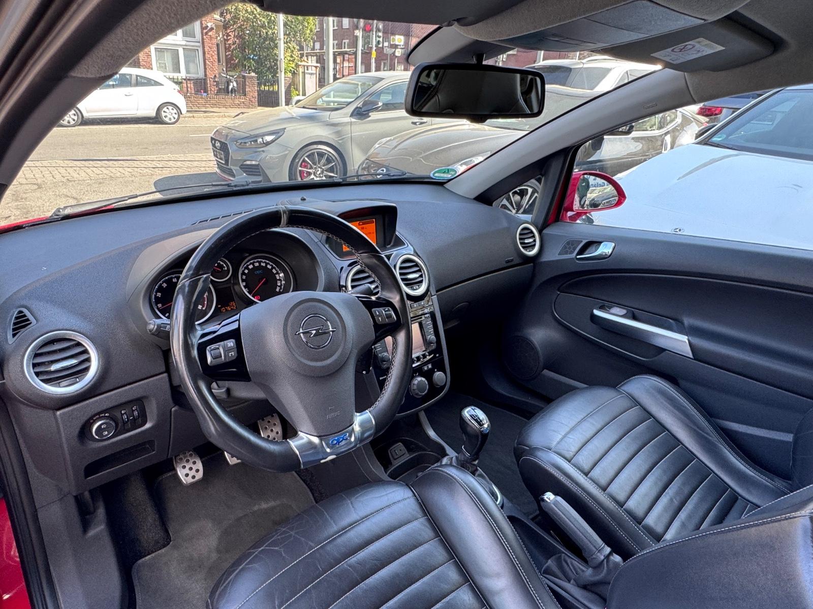 Opel Corsa D OPC RECARO-SITZE,NAVI,LEDER,GEPFLEGT