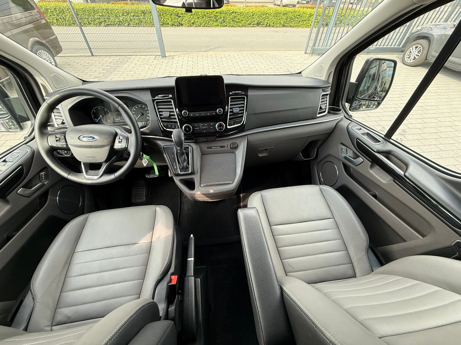 Fahrzeugabbildung Ford Transit/Tourneo Custom Kombi 320 L2 Tourneo Tita