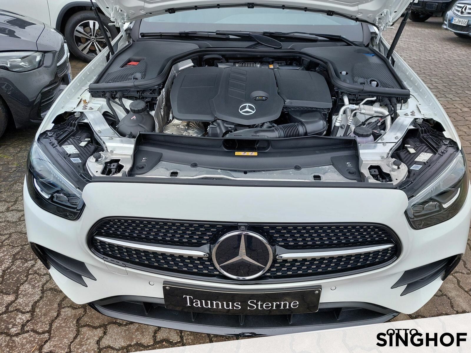 Fahrzeugabbildung Mercedes-Benz E 220 d T 4matic AMG Pano+AHK+Airmatic+dynam.LED
