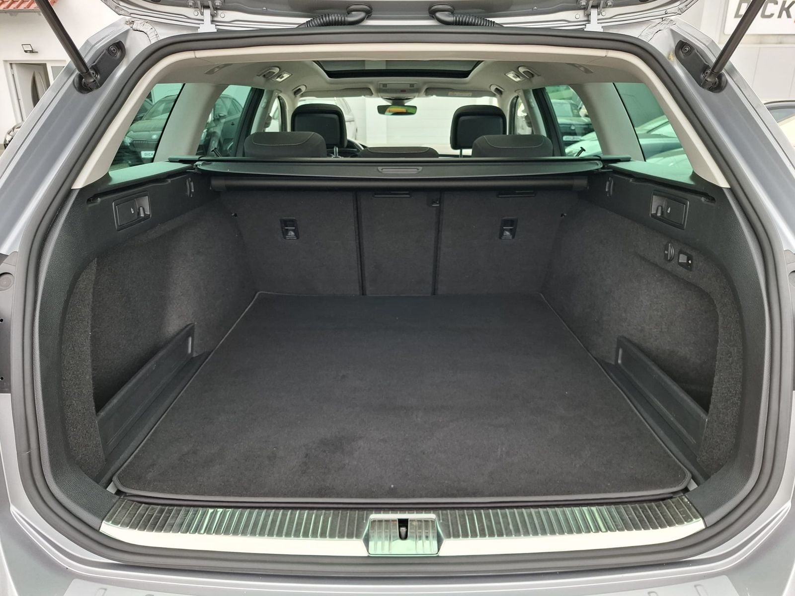 Fahrzeugabbildung Volkswagen Passat 2.0 TDI Business DSG PANO*AHK*ACC*KAMERA