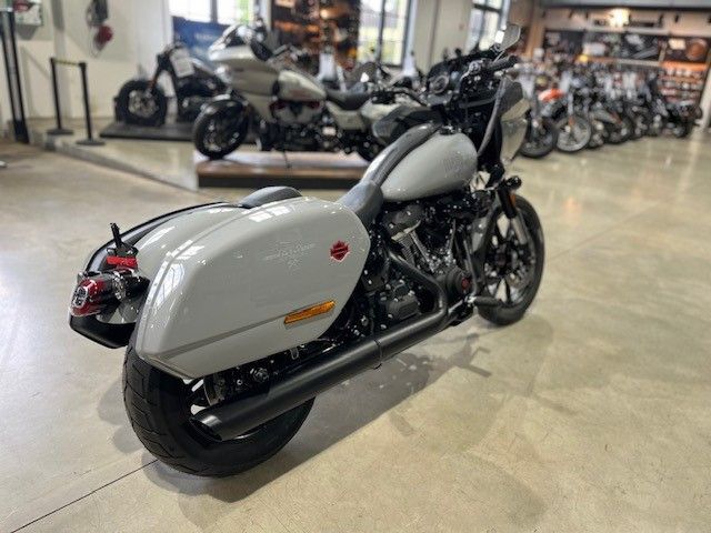 Fahrzeugabbildung Harley-Davidson FXLRST LOW RIDER ST 117 MY25