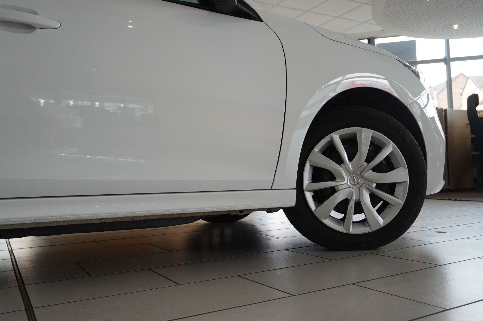 Fahrzeugabbildung Opel Corsa-e F EDITION 7KW NAVI/VIRT/SPORT/DAB/WÄRMEP