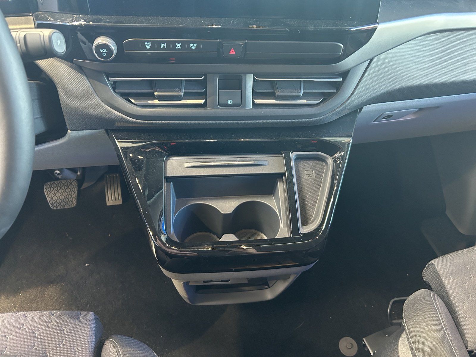 Fahrzeugabbildung Ford Ford Nugget 170PS Aufstelldach LED Kamera PDCv+h