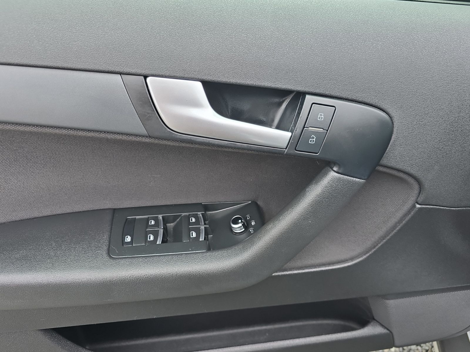 Fahrzeugabbildung Audi A3 Sportback 1.2 TFSI Attraction+Klima+SHZ