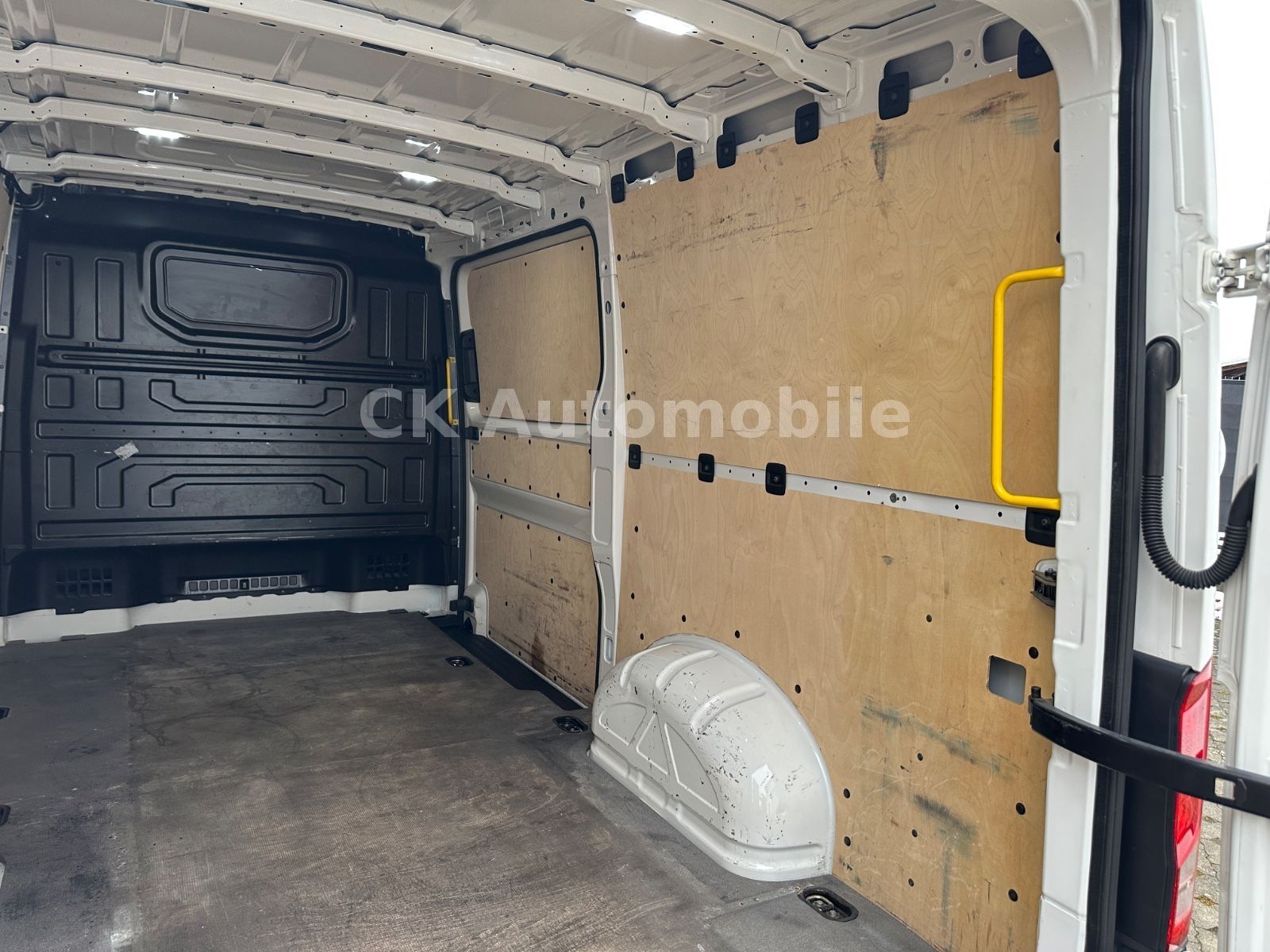 Fahrzeugabbildung Volkswagen Crafter Kasten 35 FWD 2.0TDI/Klima/Navi/SHZ/AHK