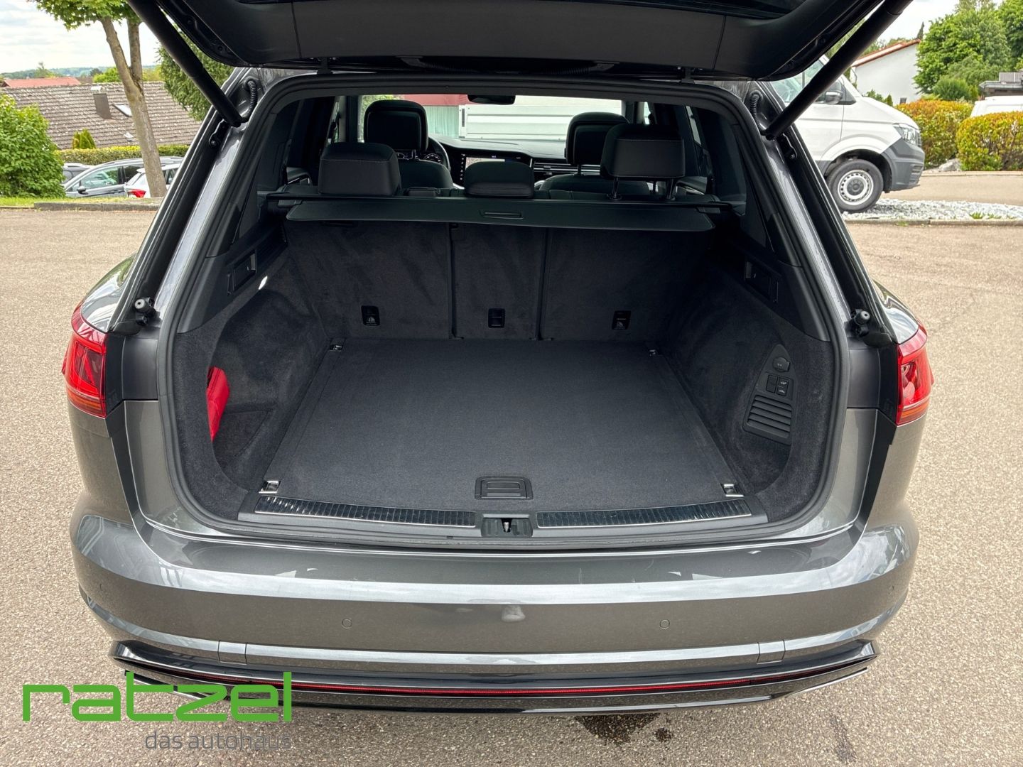 Fahrzeugabbildung Volkswagen Touareg R-Line 4Motion V8 TDI Last Edition Pano