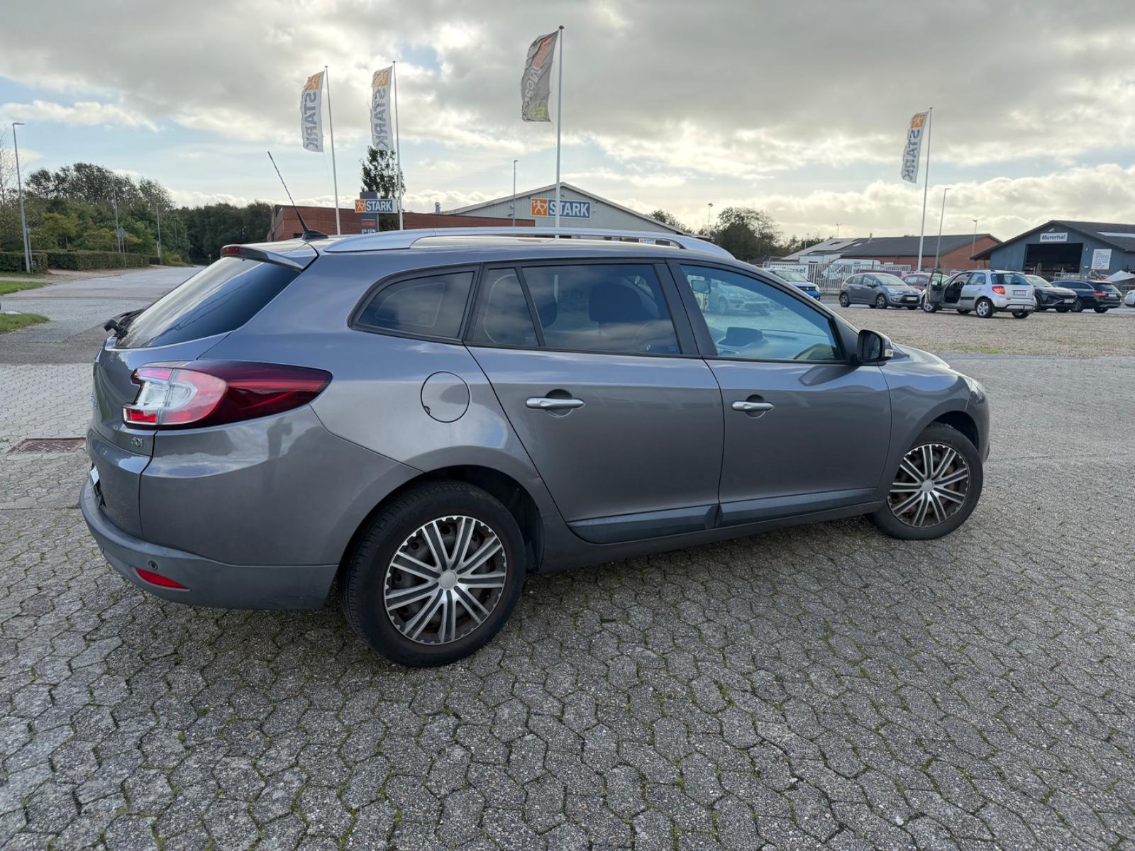 Renault Megane 2010 — rear view