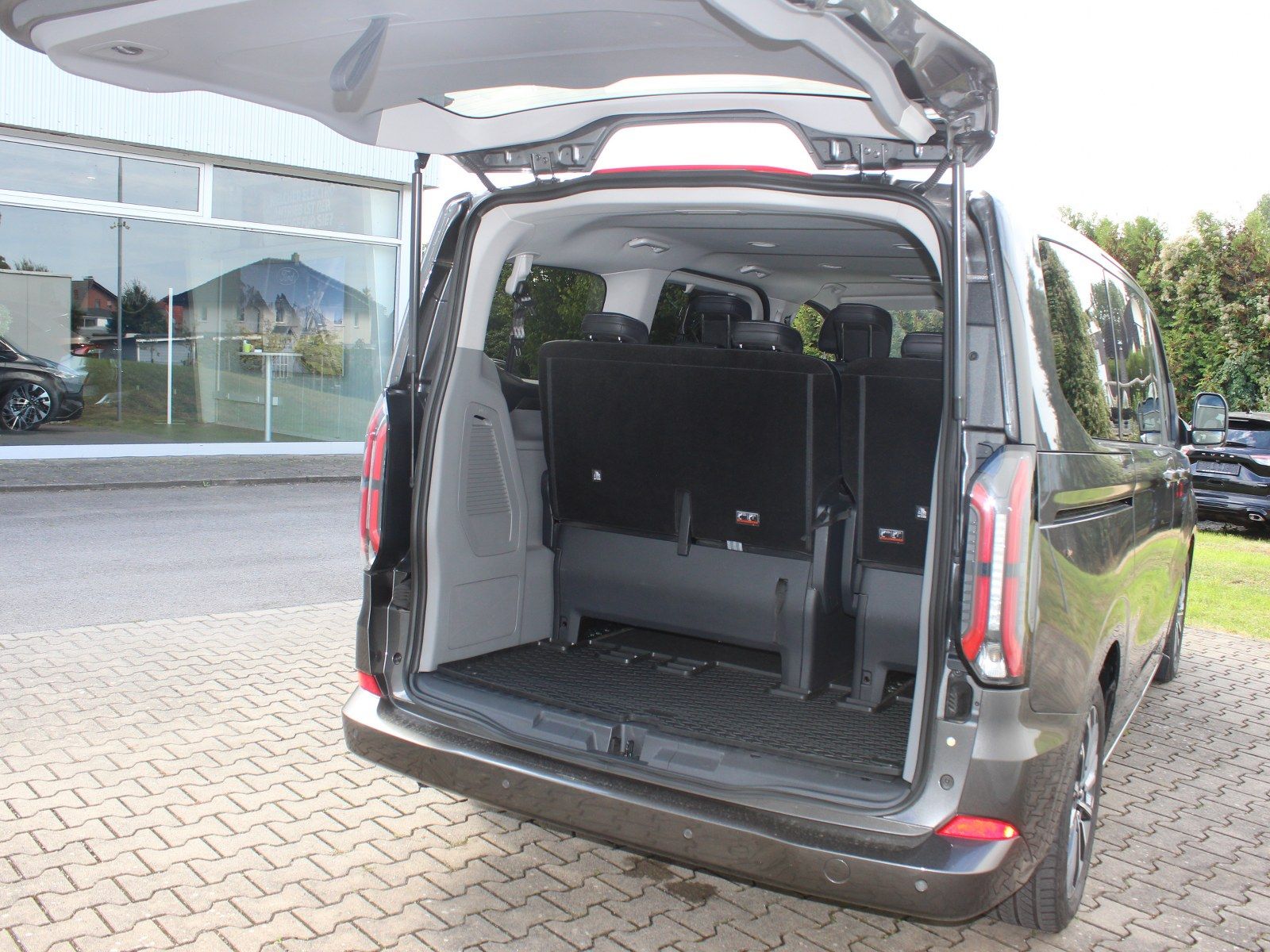 Fahrzeugabbildung Ford Tourneo Custom 320 L1 Tourneo Titanium X AWD