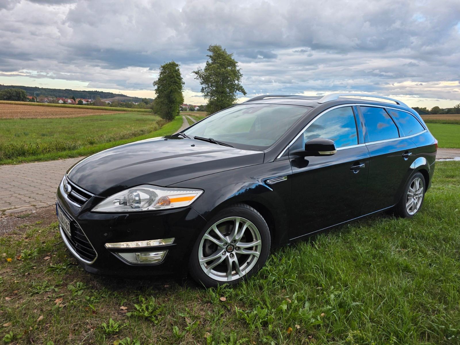Ford Mondeo 2012 — rear view
