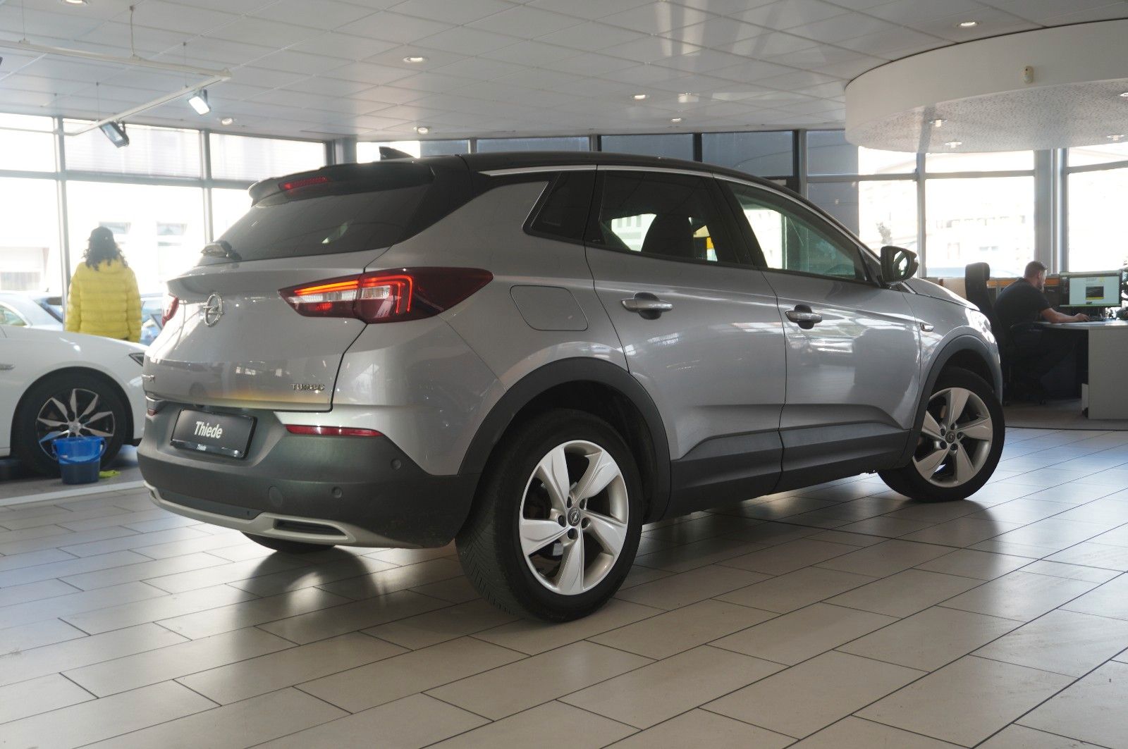 Fahrzeugabbildung Opel Grandland (X) 1.2T INNOV. NAVI/LED/KAMERA/PANO.
