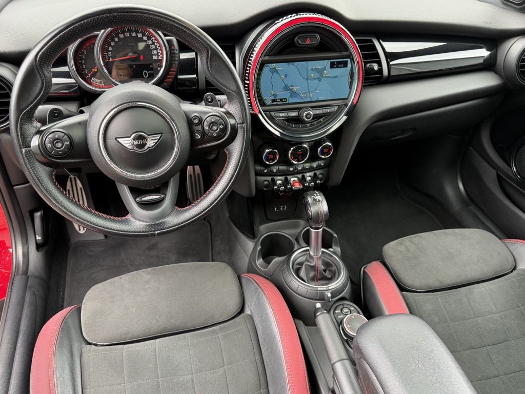 Fahrzeugabbildung MINI John Cooper Works 3-Türer Sport-Aut. NAV+LED